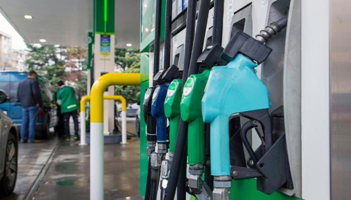 كم سعر البنزين في الإمارات لشهر أغسطس 2022