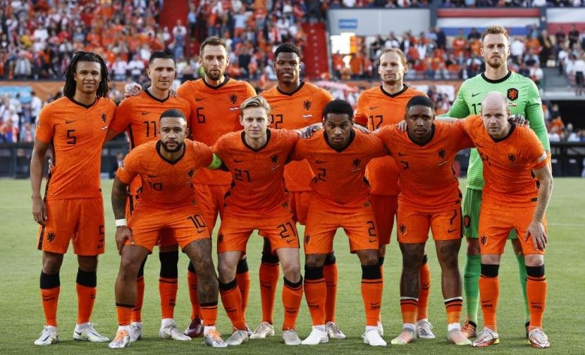 لماذا هولندا تلبس برتقالي